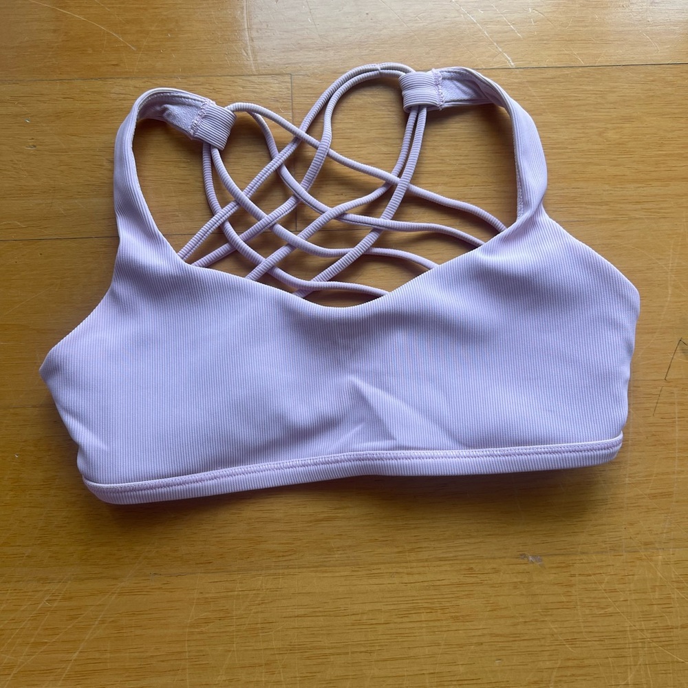 Lululemon women’s free to be wild sports bra